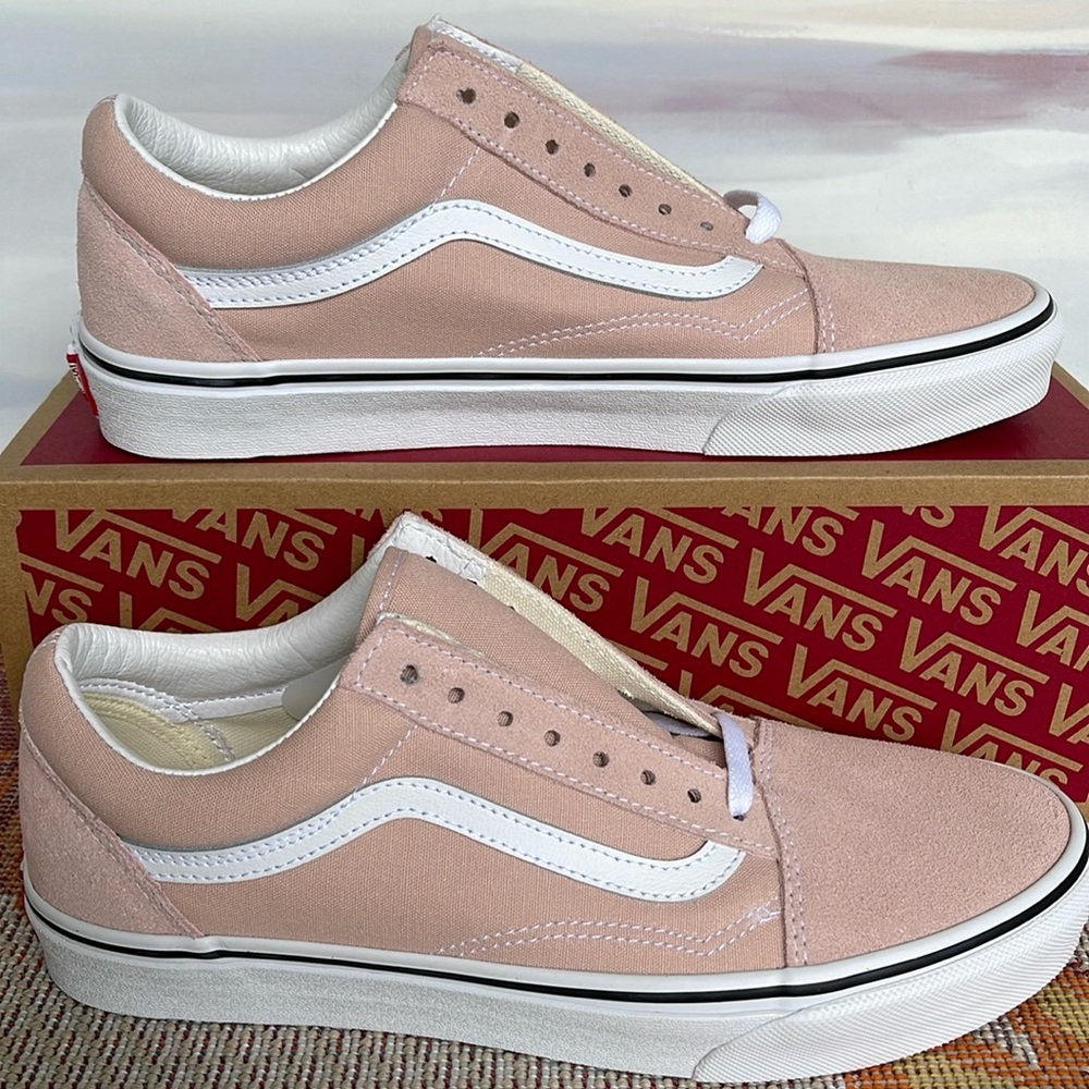 Vans WMNS Old Skool
Coior Theory Rose Smoke
VN0005UFBQL
Sneakers
